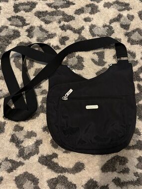 Baggallini Black Everyday Crossbody Bag with Middle Magnetic Closure